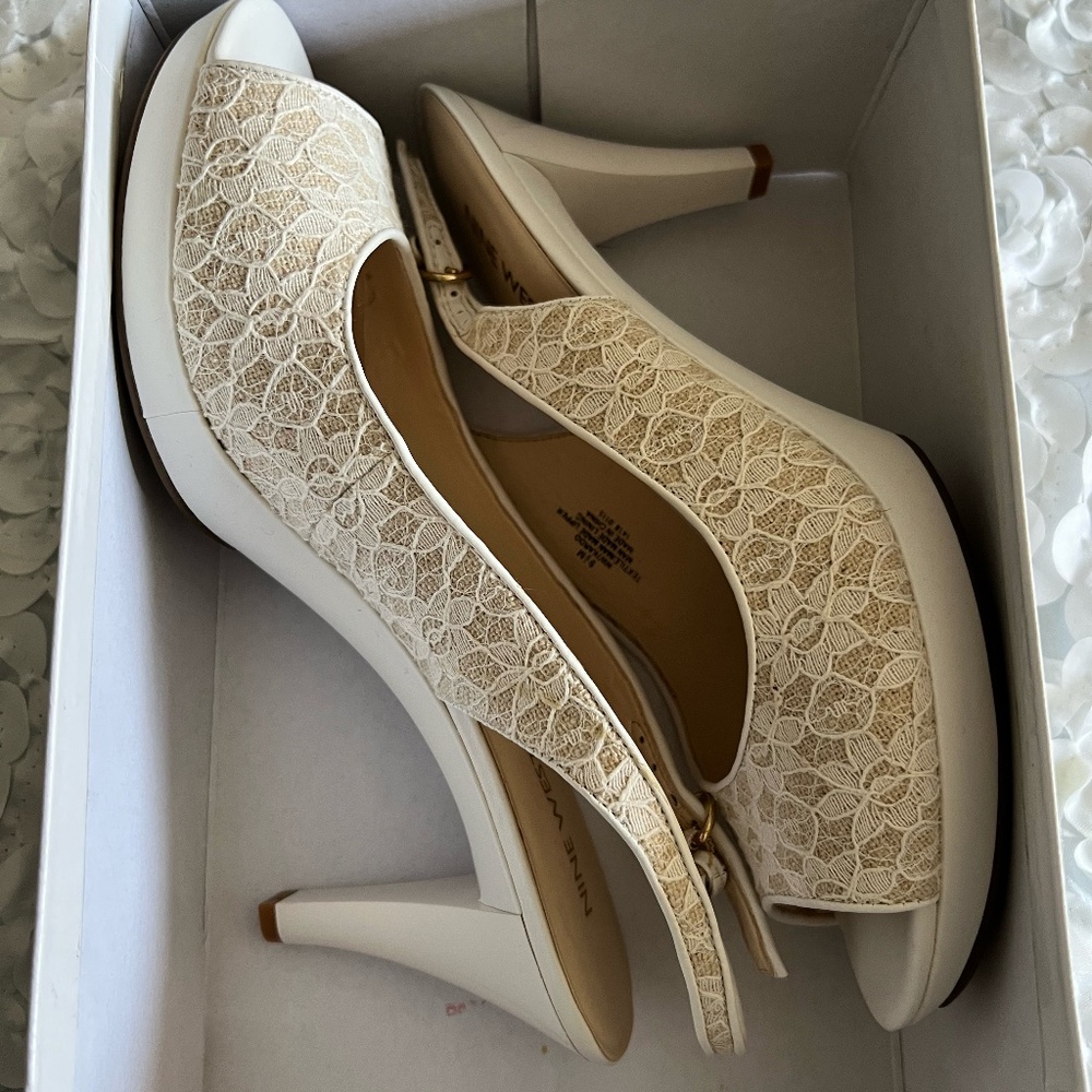 Nine West Elegant Cream Lace Heel W9.5